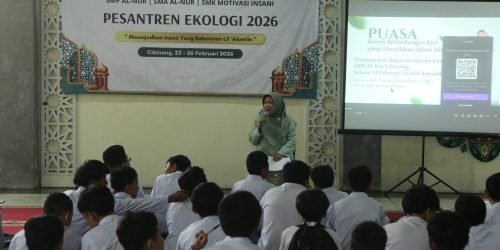 Tausiyah Dra. Hj. Ida Farida Darwi, MA (Pembina Yayasan Al Nur)